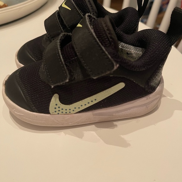 Nike omni sneakers size 5c - Picture 3 of 4